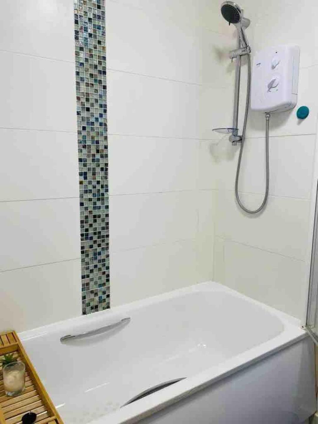 2 Bed Self Contained Apartment Wrexham Zewnętrze zdjęcie