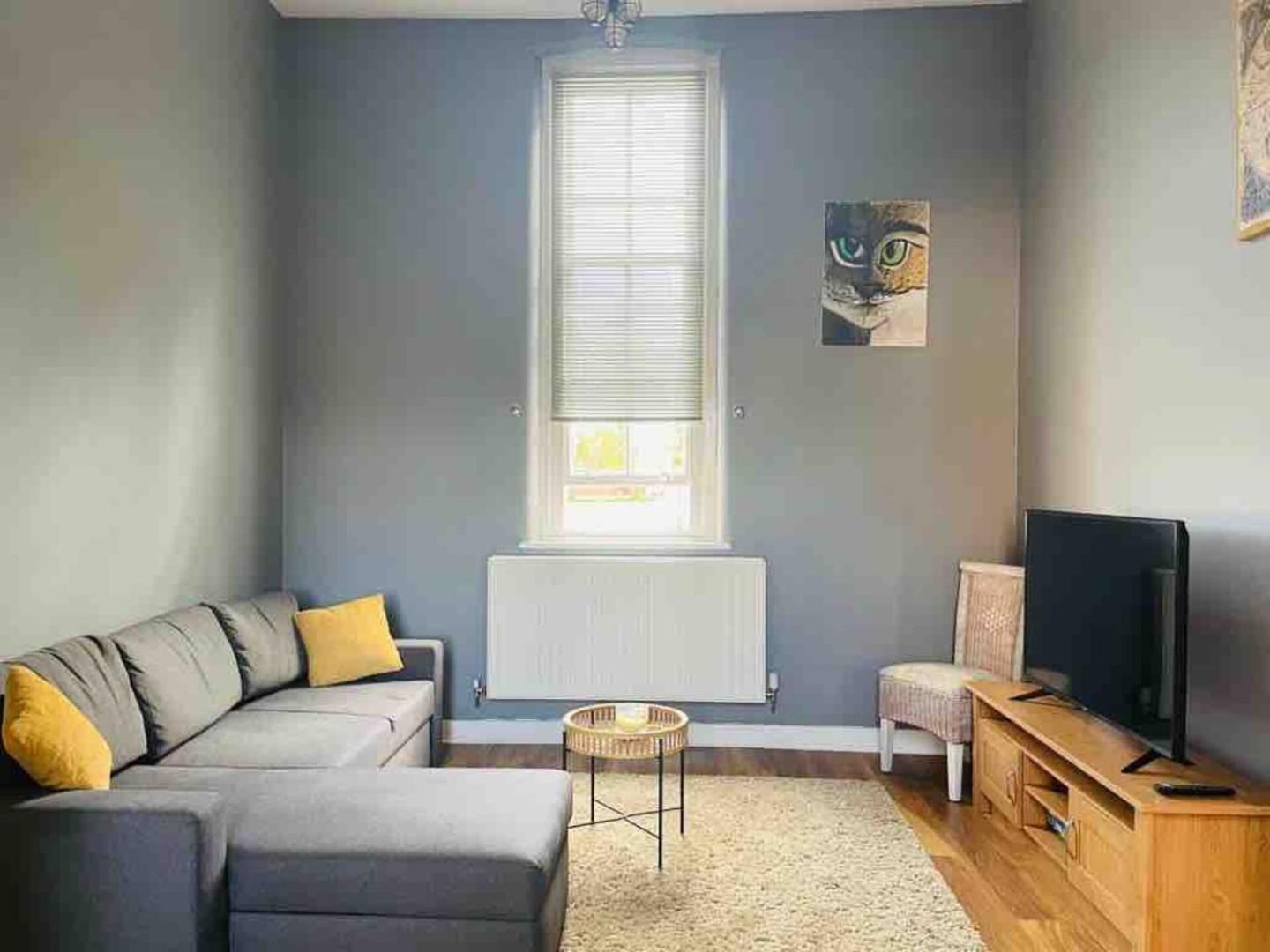 2 Bed Self Contained Apartment Wrexham Zewnętrze zdjęcie