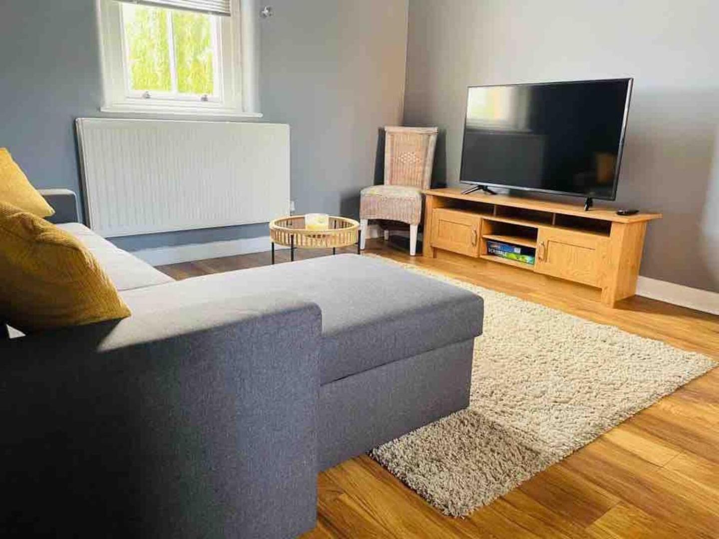 2 Bed Self Contained Apartment Wrexham Zewnętrze zdjęcie