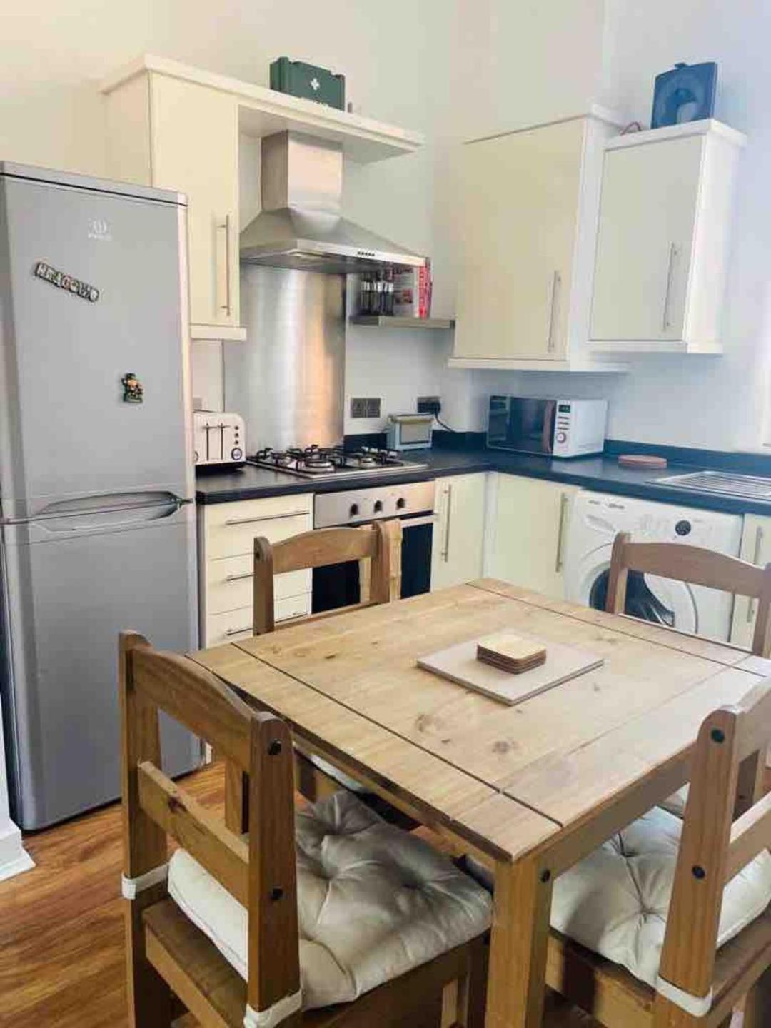 2 Bed Self Contained Apartment Wrexham Zewnętrze zdjęcie