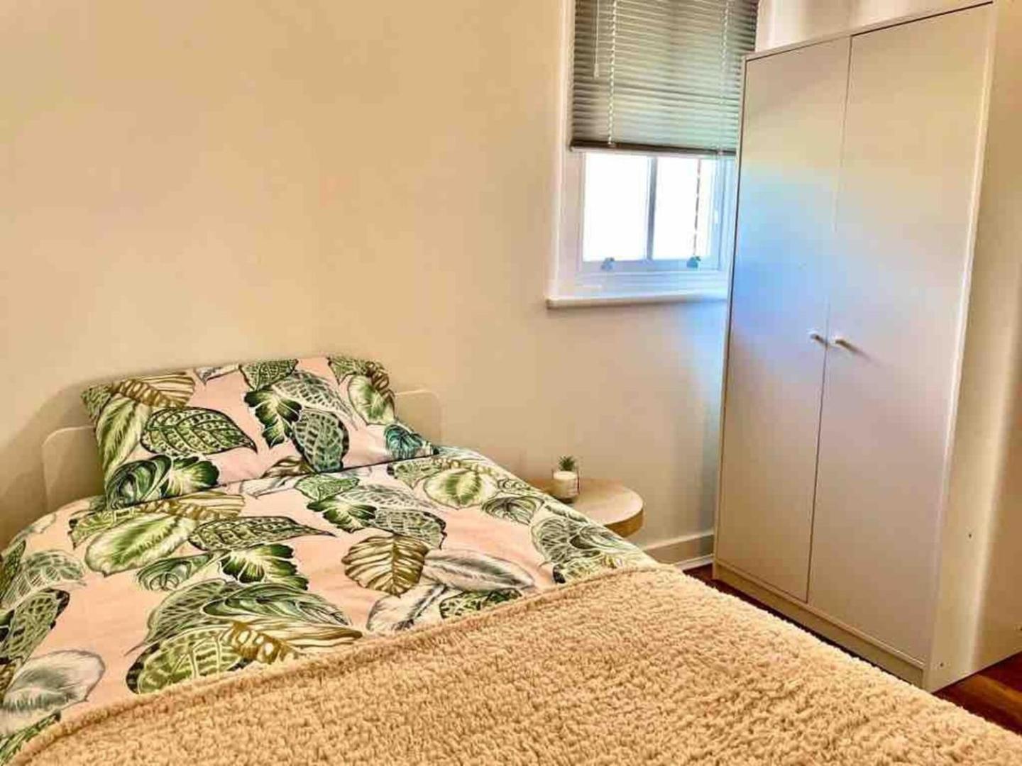 2 Bed Self Contained Apartment Wrexham Zewnętrze zdjęcie